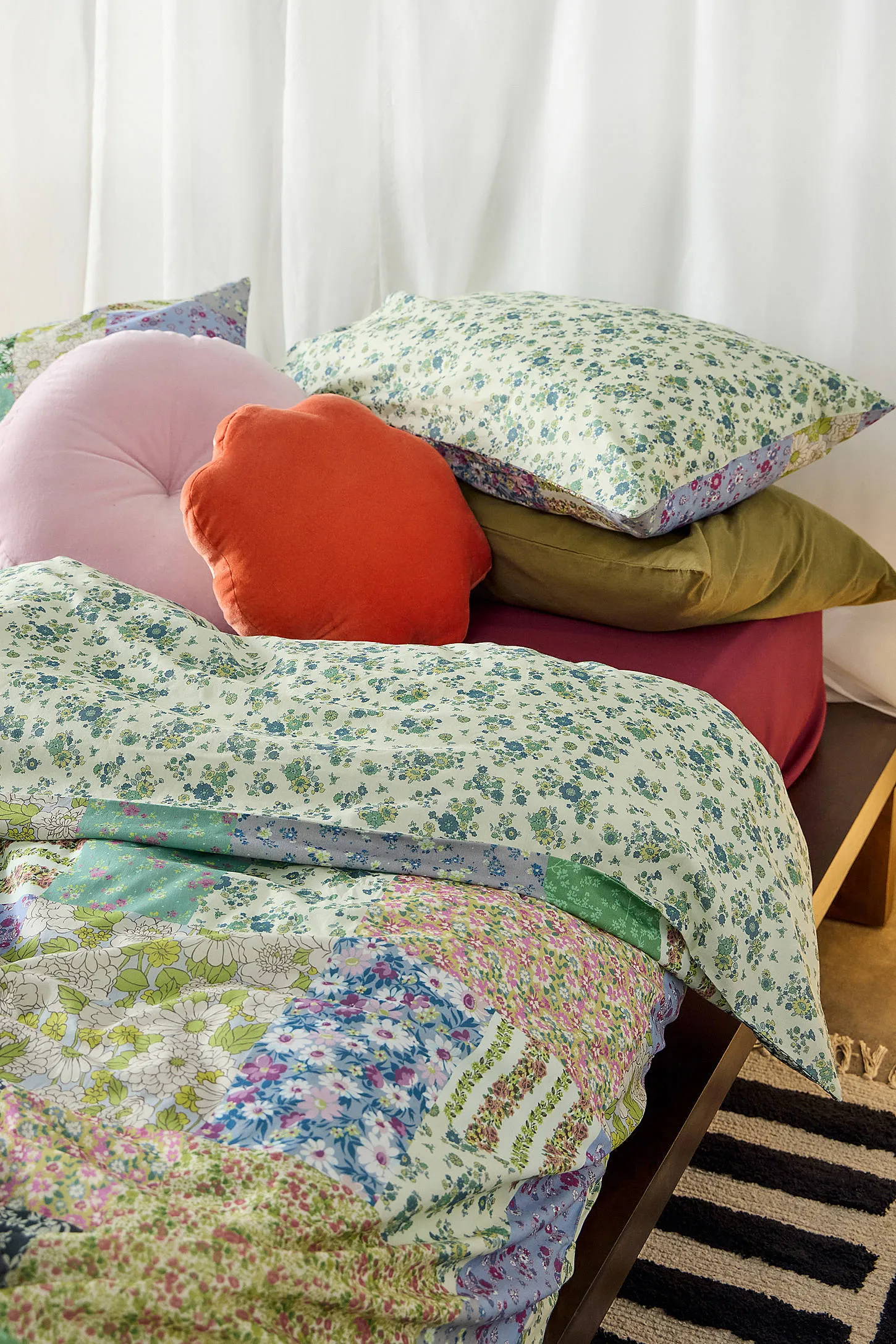 Floral Meadow Reversible Duvet Set 4