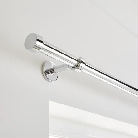 Trinity Extendable Metal Curtain Pole 1