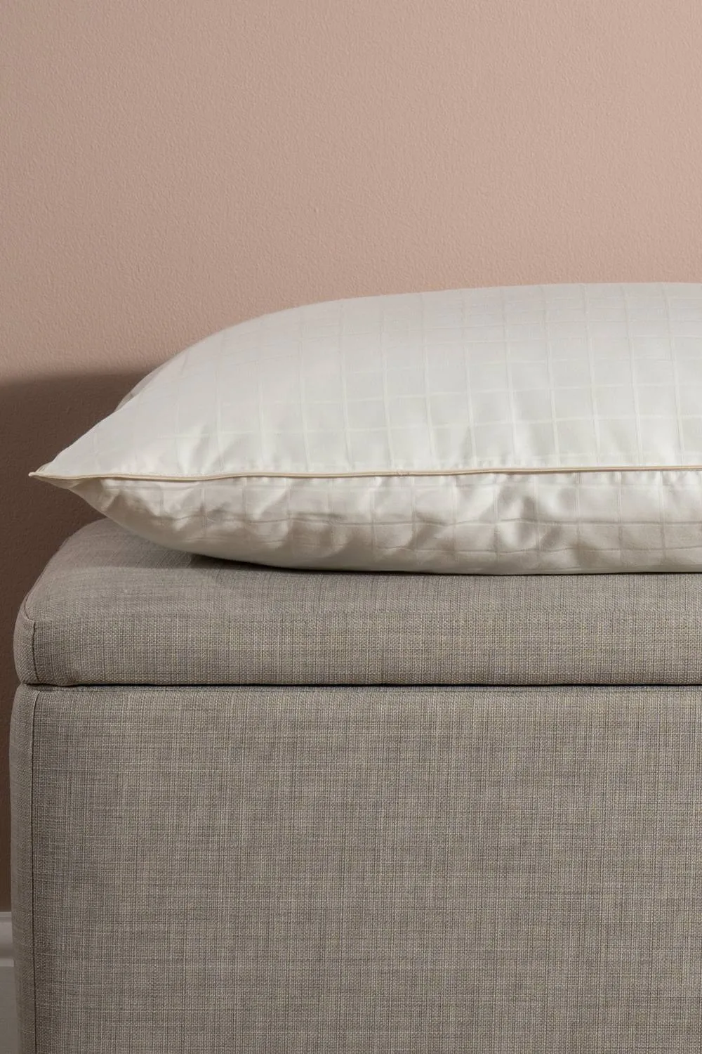 Soak&Sleep Soft As Down with Silk Pillows in White 3