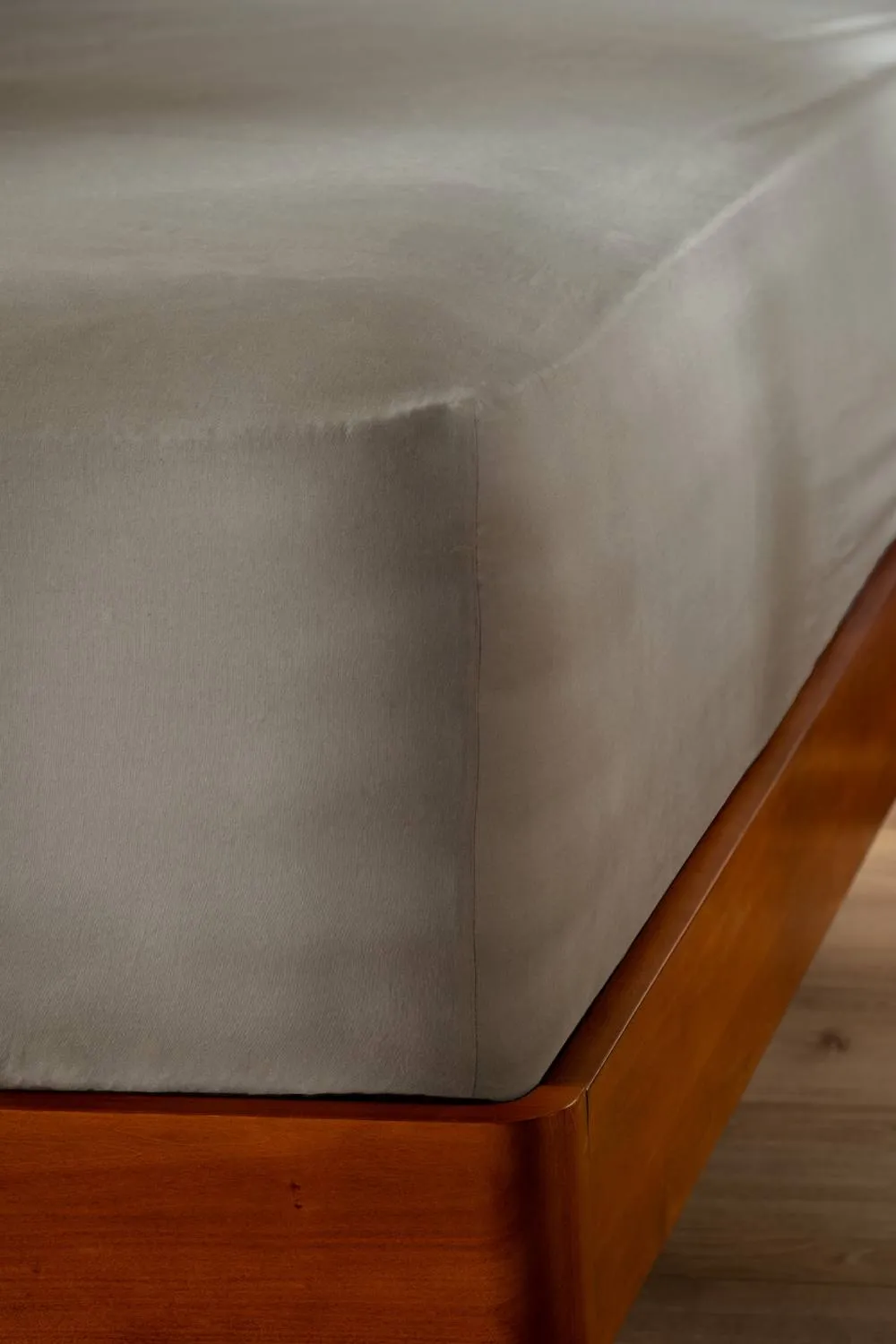 Soak&Sleep Mocha Stonewashed Cotton 30cm Fitted Sheet in Natural