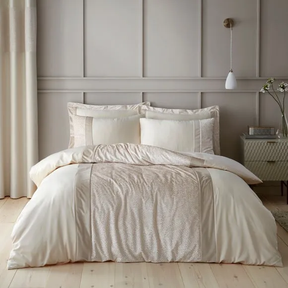 Beverley Duvet Cover and Pillowcase Set 1