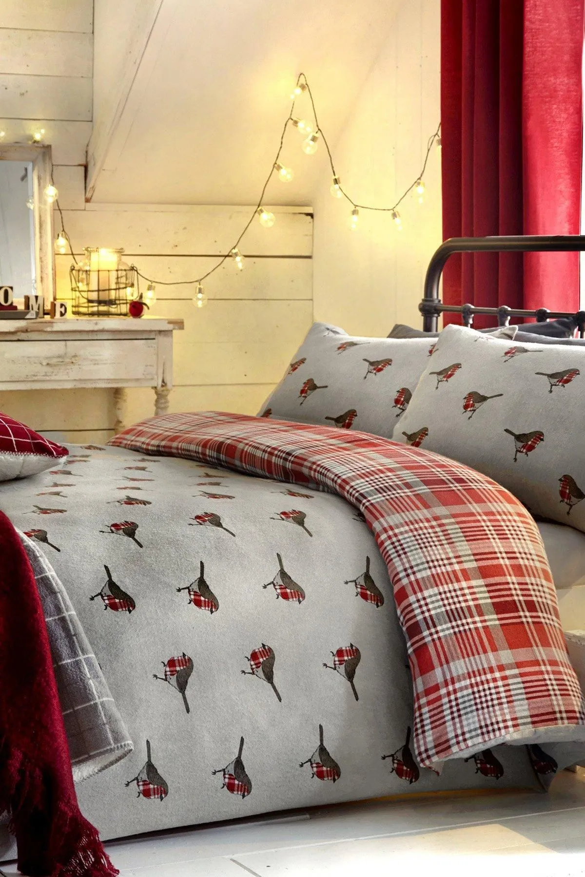Dreams & Drapes 'Robin' 100% Brushed Cotton Winter Print Duvet Cover Set in Red