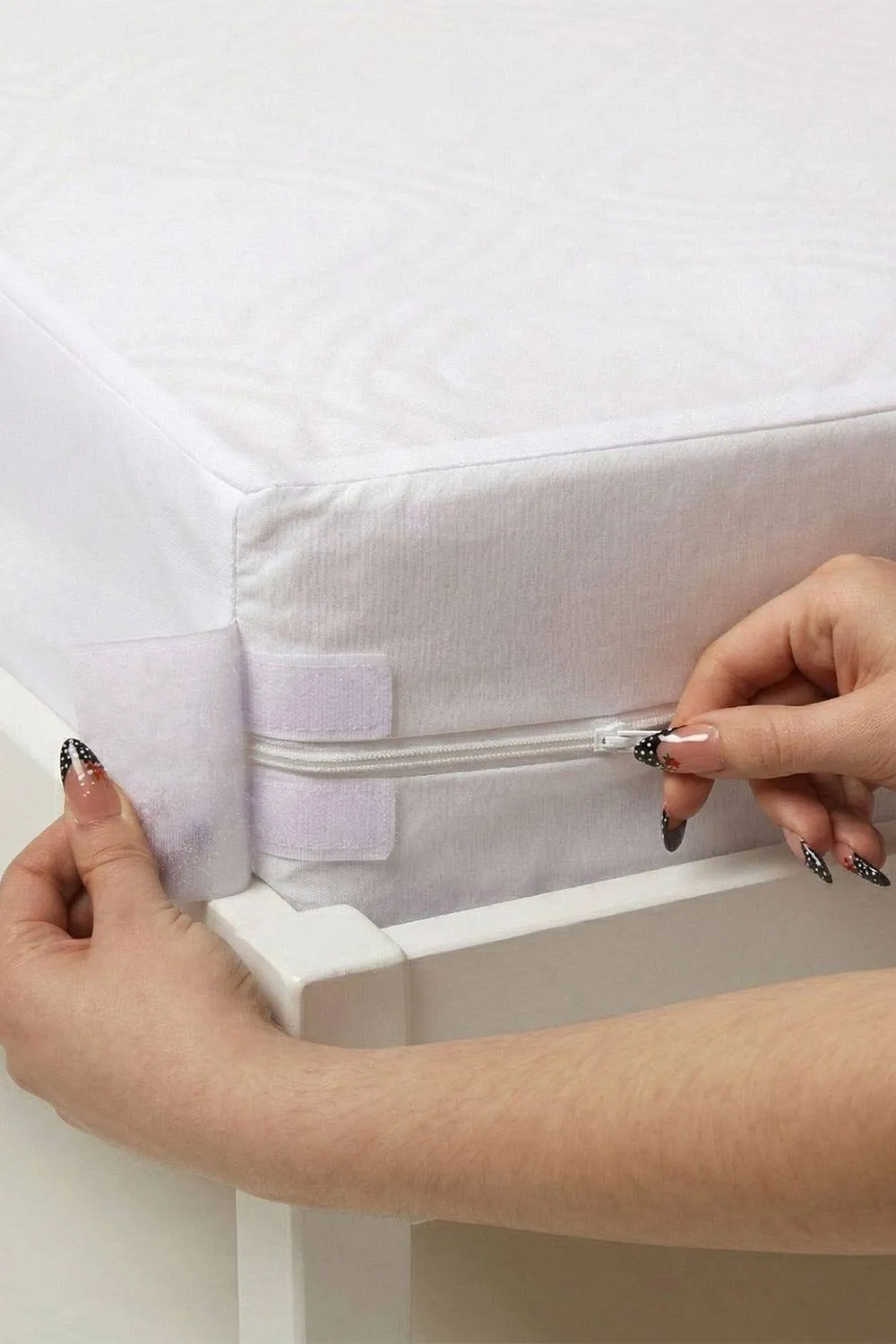 Homescapes Luxury Zipped Cot Mattress Encasement Set of 2, 10 cm in White