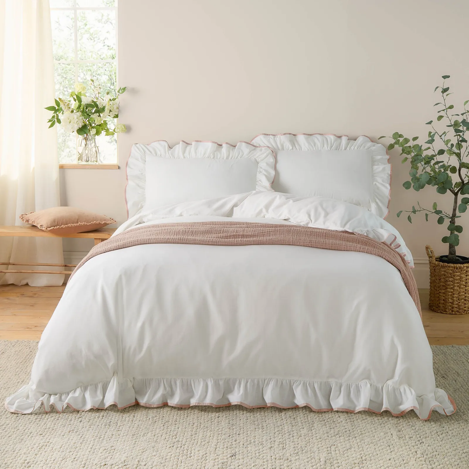 Wylder Blousey Ruffle 100% Cotton Duvet Cover Set in Pink 1