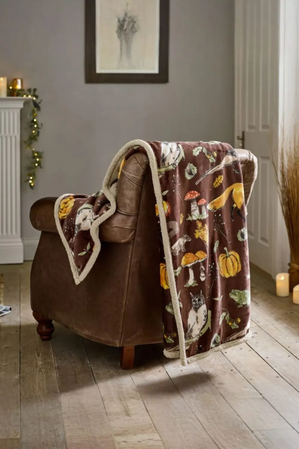 Deyongs Luxury Soft Cosy Warm Fleece Sherpa Large Throw Autumn Animals Woodland Squirrel & Hedgehog 130x170cm | 1846 in Brown