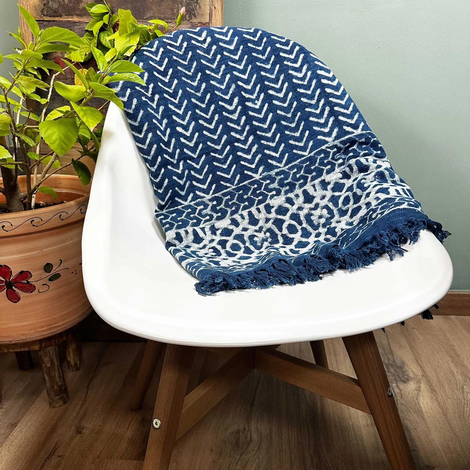 KDMD Handmade Indigo Throw - 170x120cm - Seedha Arrows in Blue