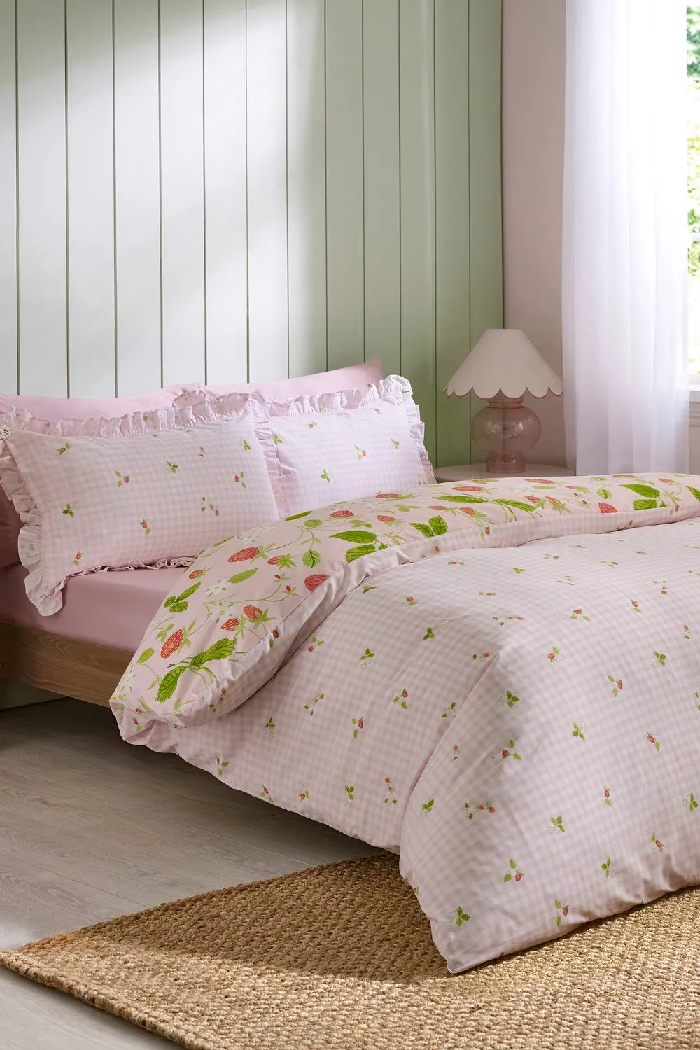 Catherine Lansfield 'Strawberry Frills' Gingham Reversible Duvet Cover Set in Pink 2