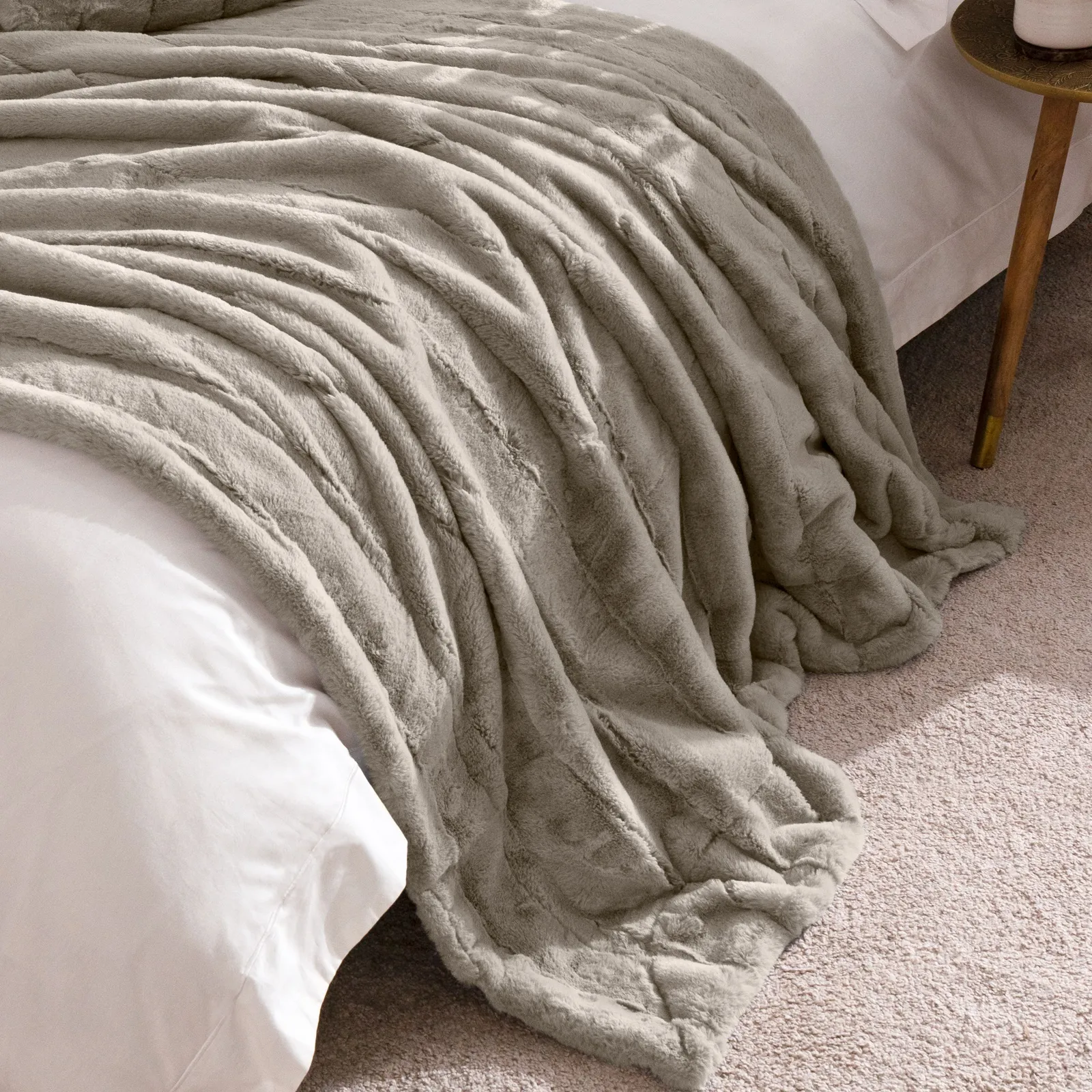 Paoletti Empress Alaskan Faux Fur Throw in Light Grey