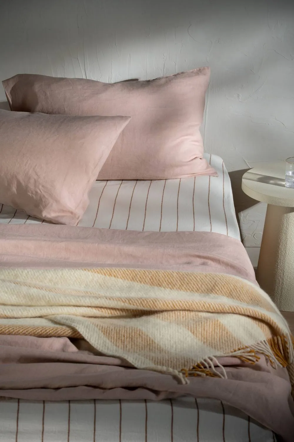 Soak&Sleep Soft Pink French Linen Duvet Cover in Pale Pink 3