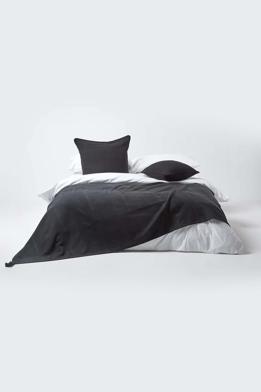 Homescapes Cotton Rajput Ribbed Cushion Cover in Black 4
