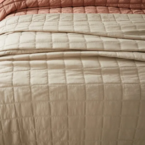 Evana Stitch Quilted Bedspread 2