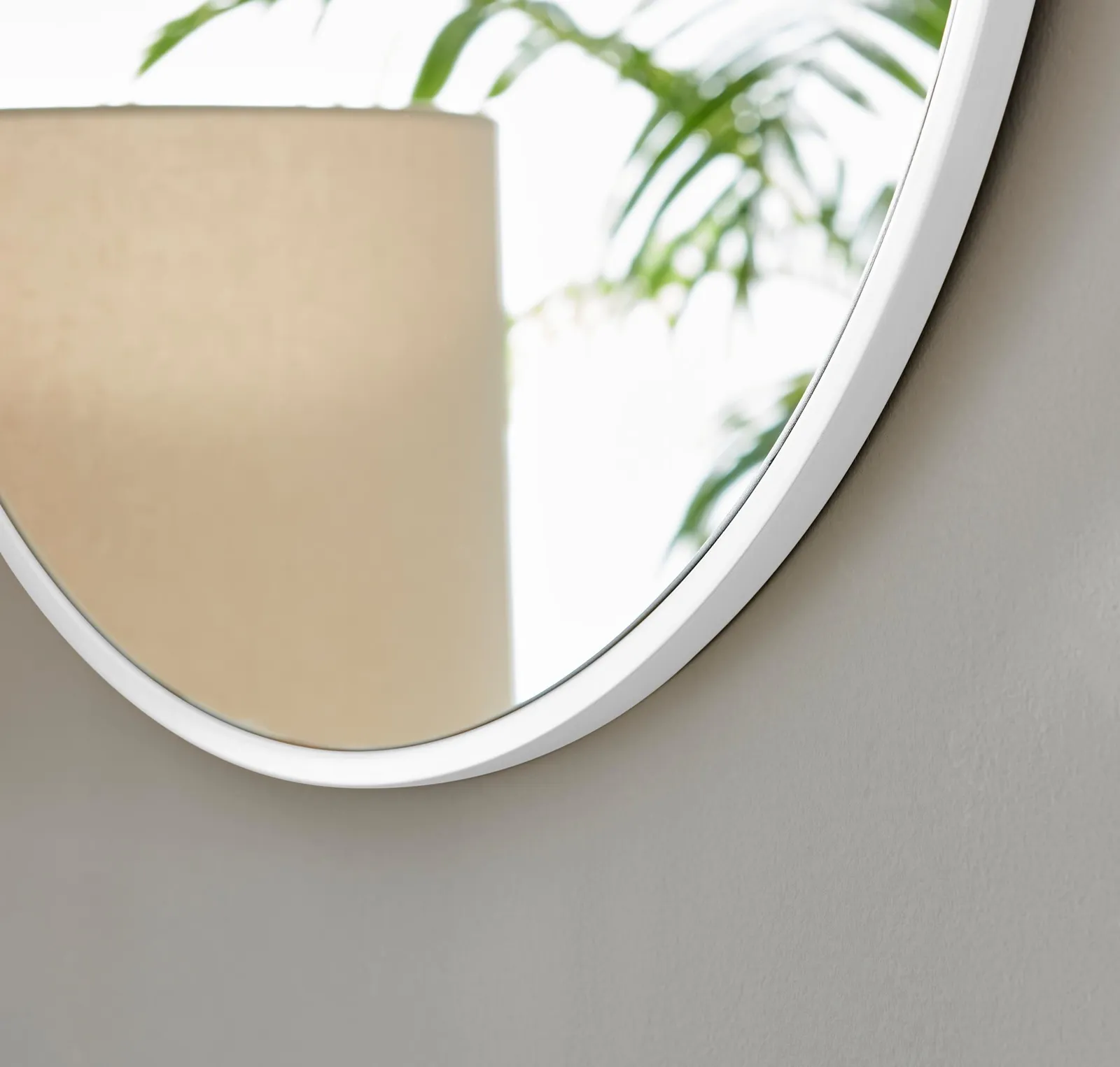 FurnitureboxUK Emma 60cm Small Art Deco Metal Frame Round Hallway Bedroom Dining & Living Room Wall Mirror in White 3