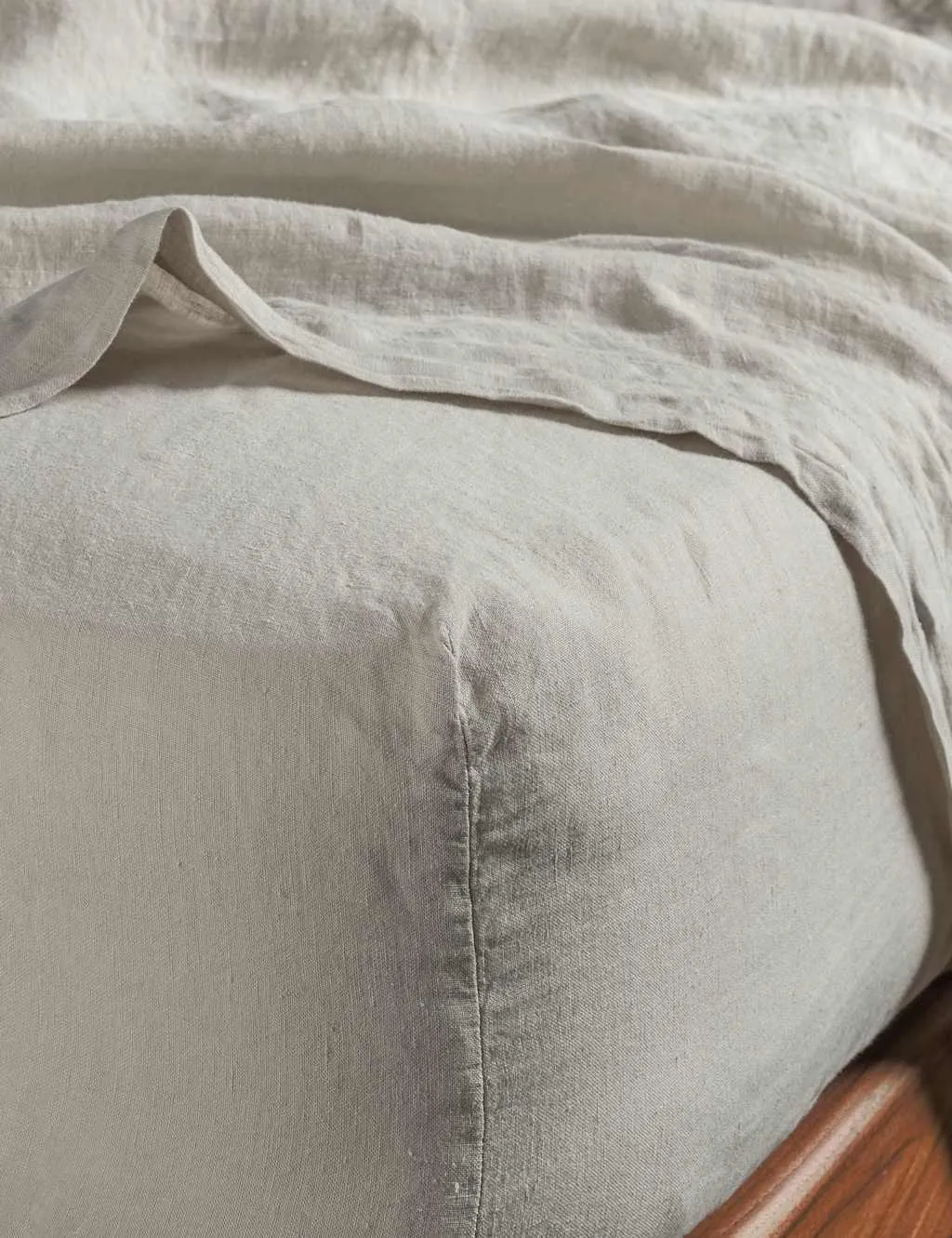 Bedfolk Pure Linen Washed Deep Fitted Sheet Beige