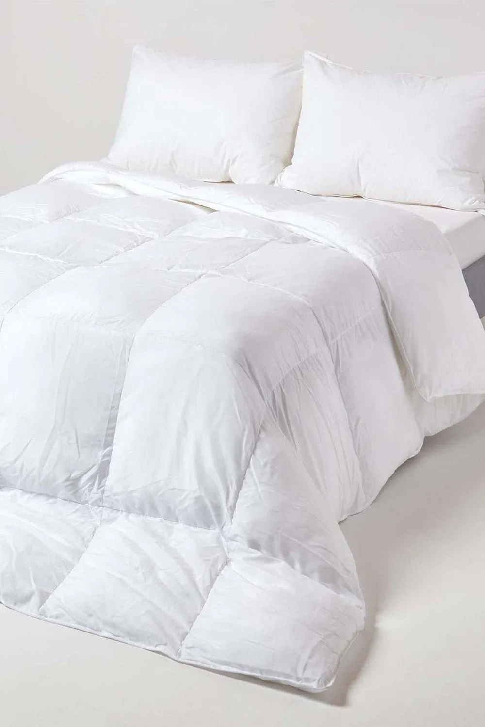 Homescapes Luxury Hotel Quality Super Microfibre 4.5 Tog Summer Duvet in White