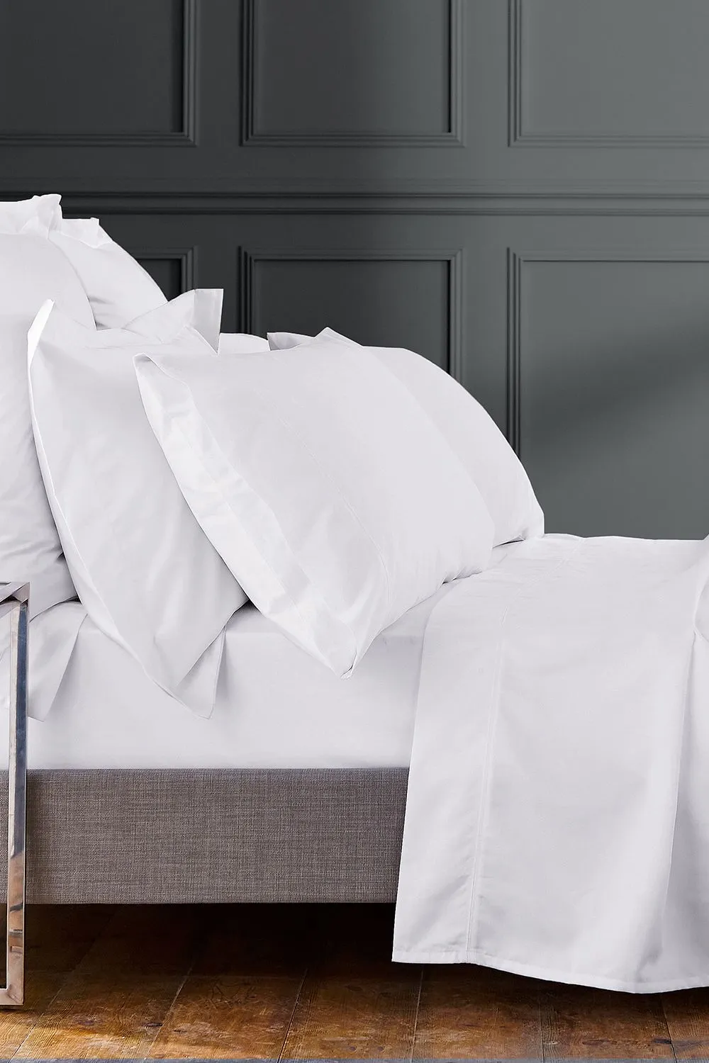 1951 'Luxury 1000 Thread Count' Egyptian Cotton Fitted Sheet in White 2
