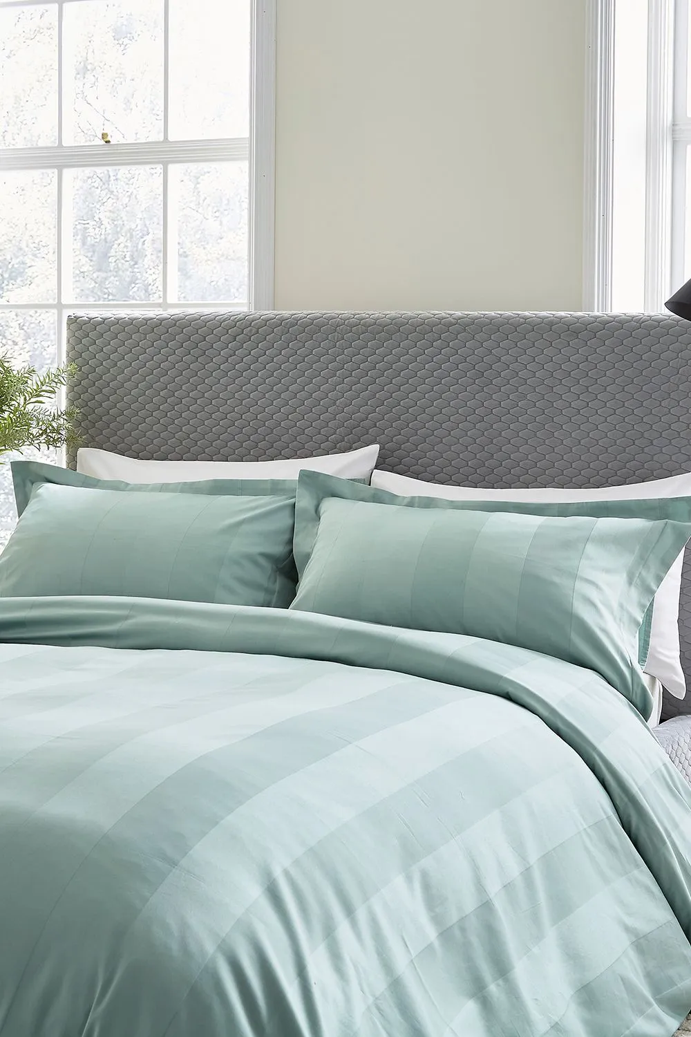 1951 'Serra' Luxury Satin Stripe 250 Thread Count Sateen Duvet Cover Set in Green 2