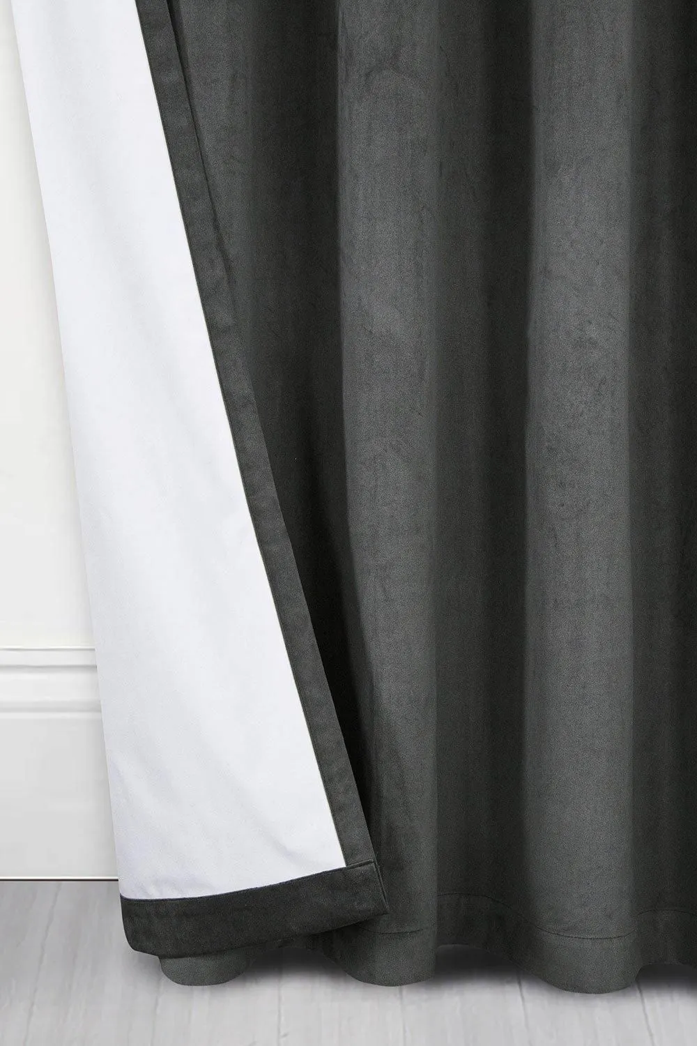 Homescapes Thermal 100% Blackout Velvet Curtains in Grey 3