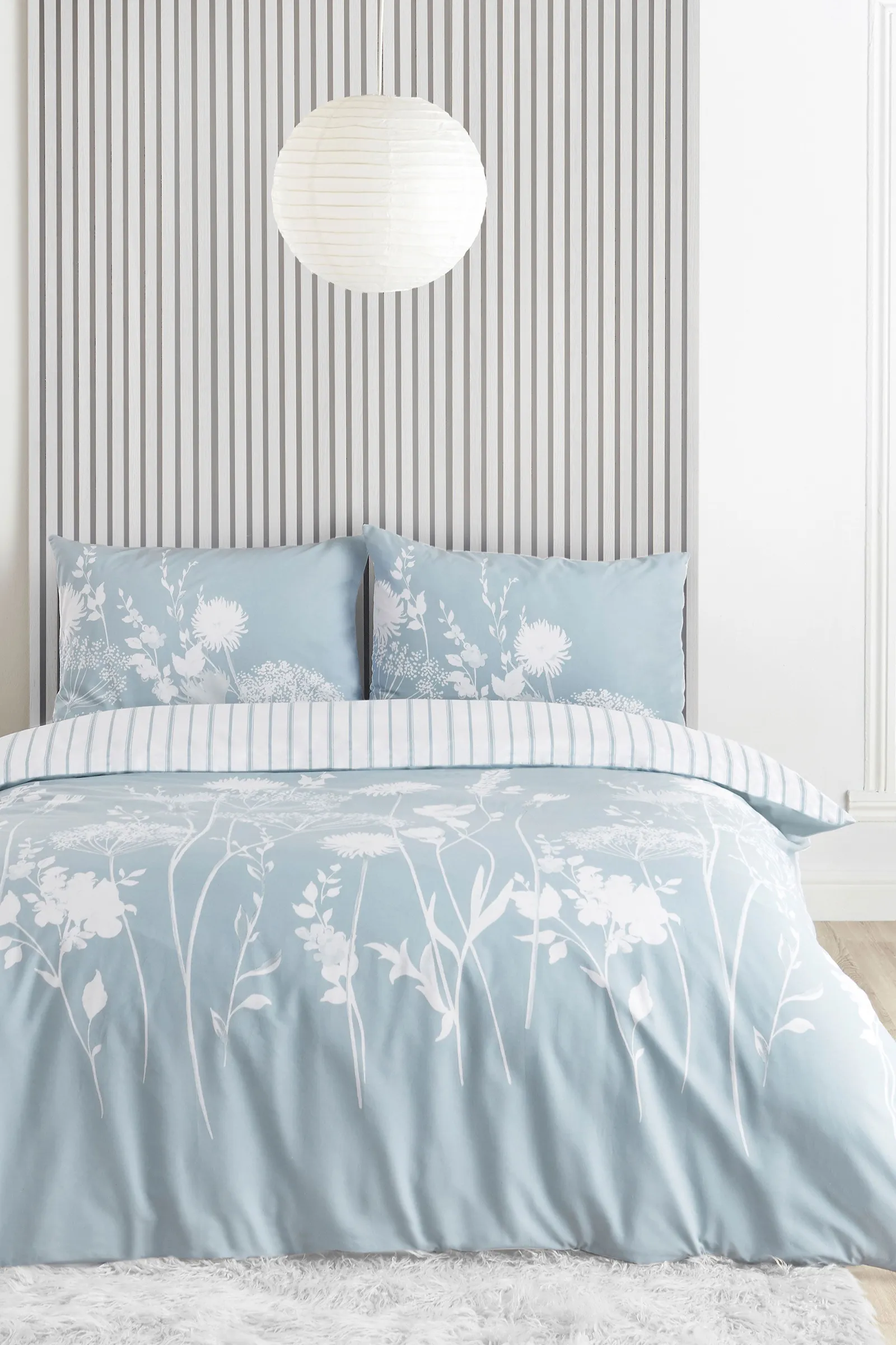 Catherine Lansfield Meadowsweet Floral Duvet Set in Blue 1
