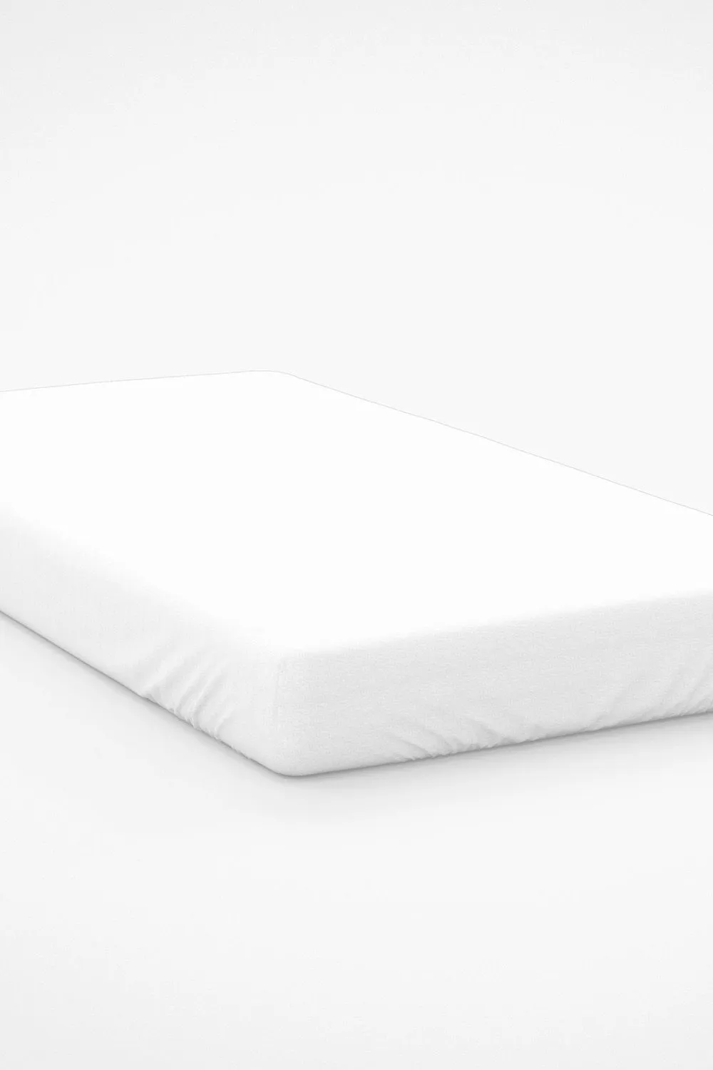 Belledorm Easy Care 200 Thread Count Cotton Polyester Percale 28cm Fitted Sheet in White 1