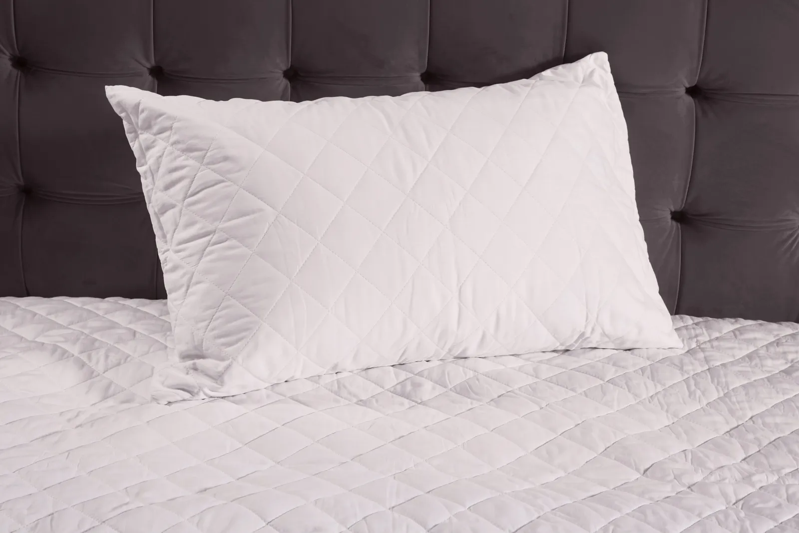 The Linen Consultancy 'TLC 5 Star Hotel Concept' Pure Cotton Quilted Mattress & Pillow Protector Set in White