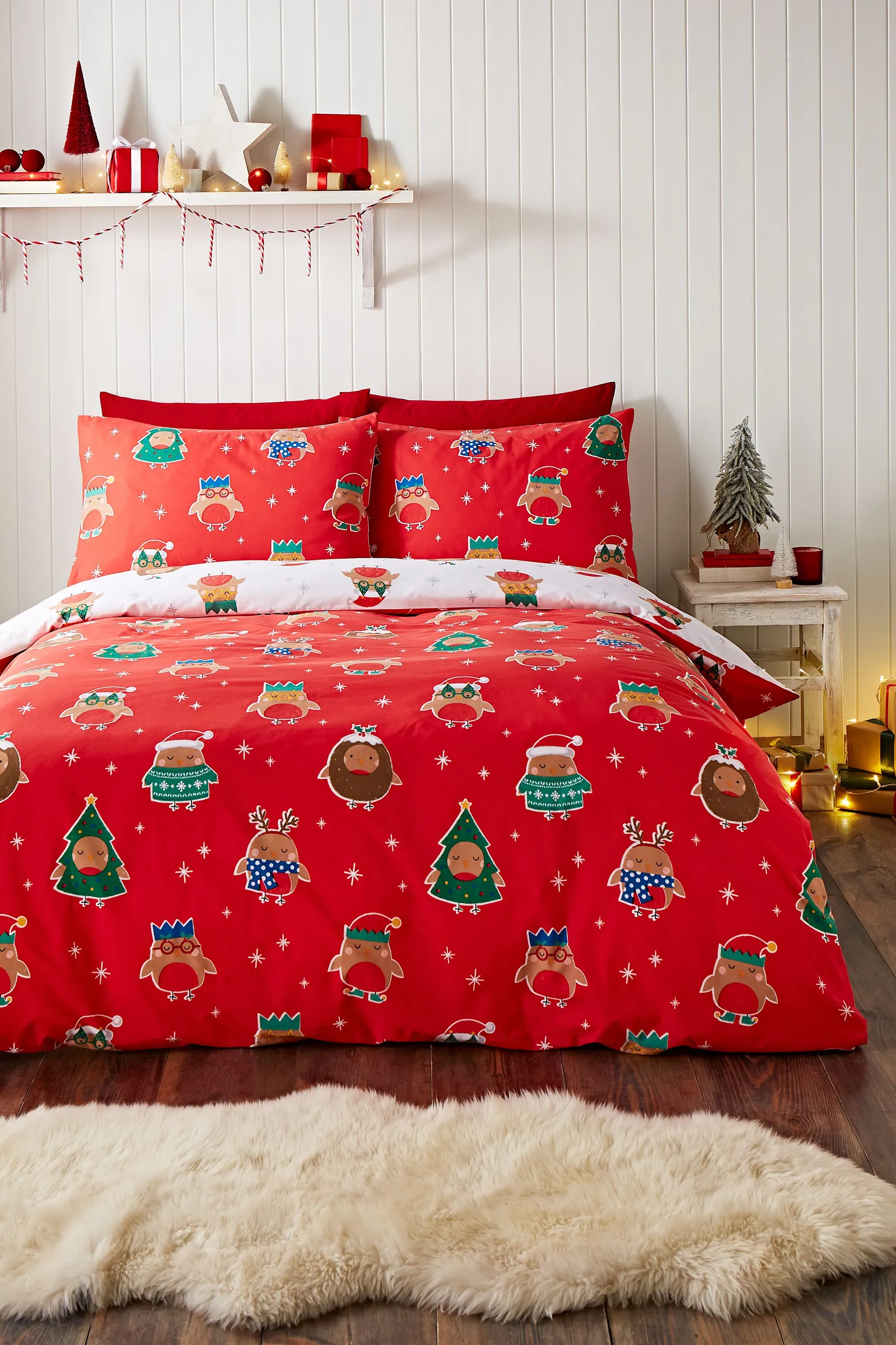 Catherine Lansfield 'Christmas Party Robins' Reversible Duvet Cover Set in White 2