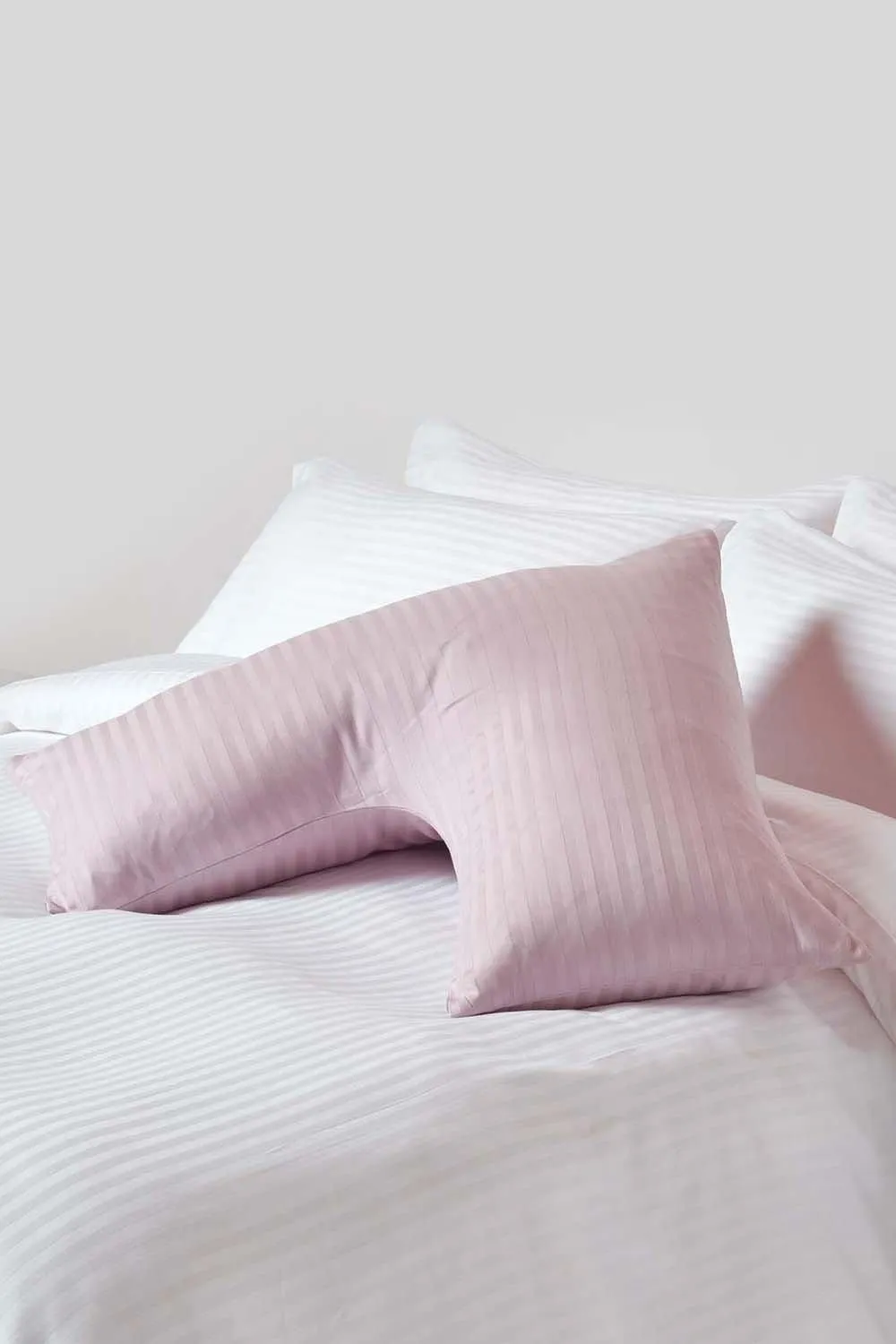 Homescapes Egyptian Cotton Super Soft V Shaped Pillowcase 330 TC in Dusty Pink 2