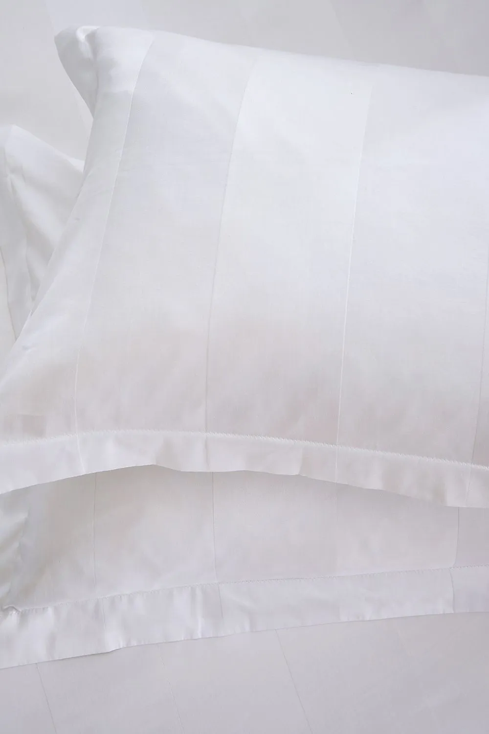 1951 'Serra' Luxury Satin Stripe 250 Thread Count Sateen Duvet Cover Set in White 4