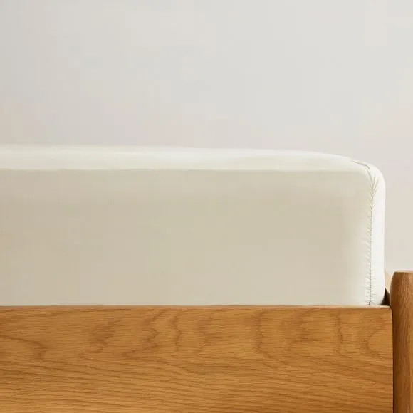 True Grip® 200 Thread Count Fitted Sheet 3