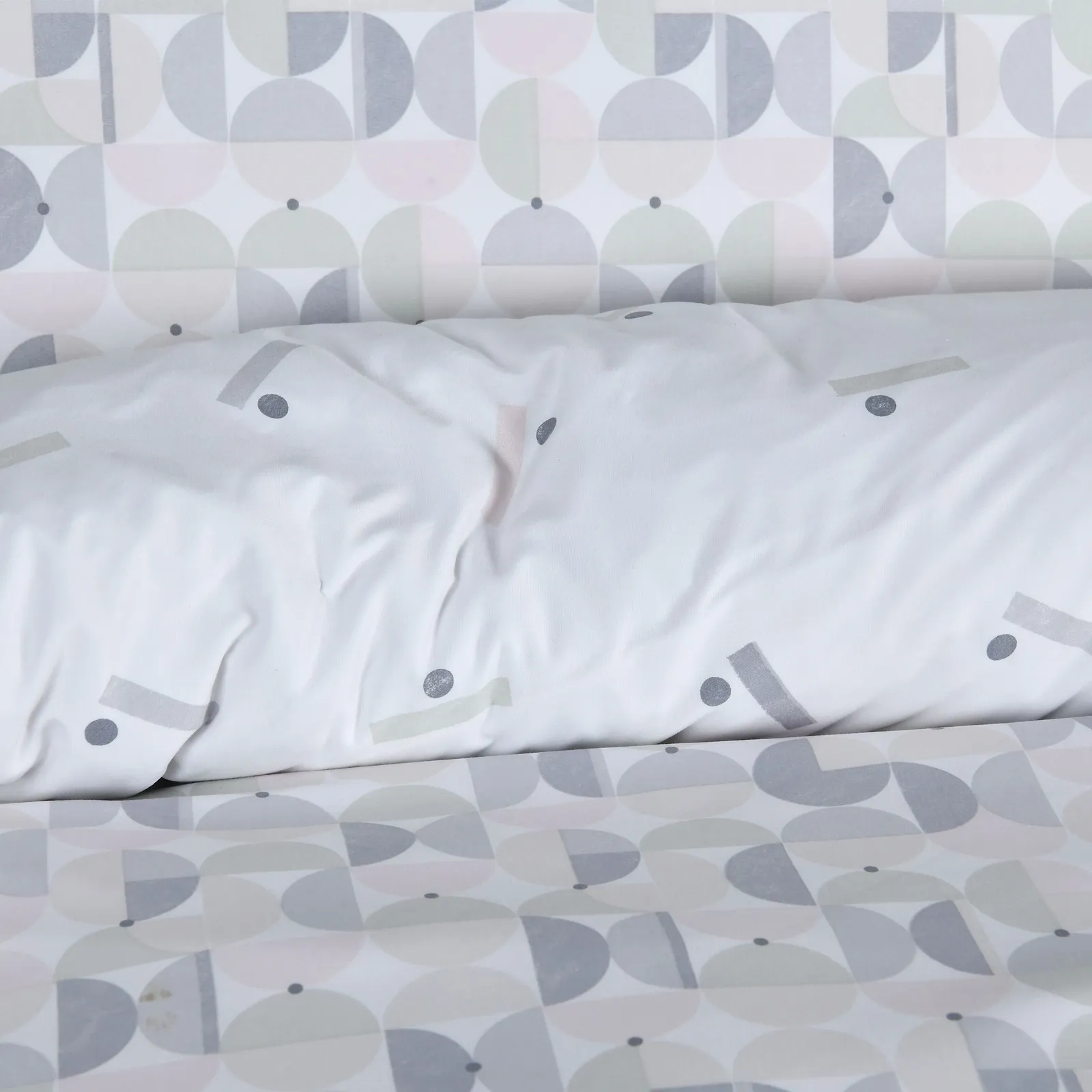 Smart Living Printed Reversible Circle Geo Duvet Cover With Pillowcases in Blue 5