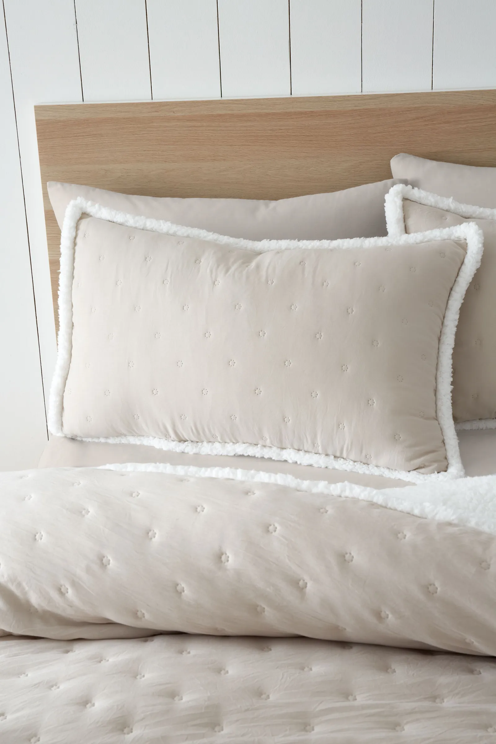 Catherine Lansfield 'Cosy Nori' Soft Sherpa Duvet Cover Set in Cream 2