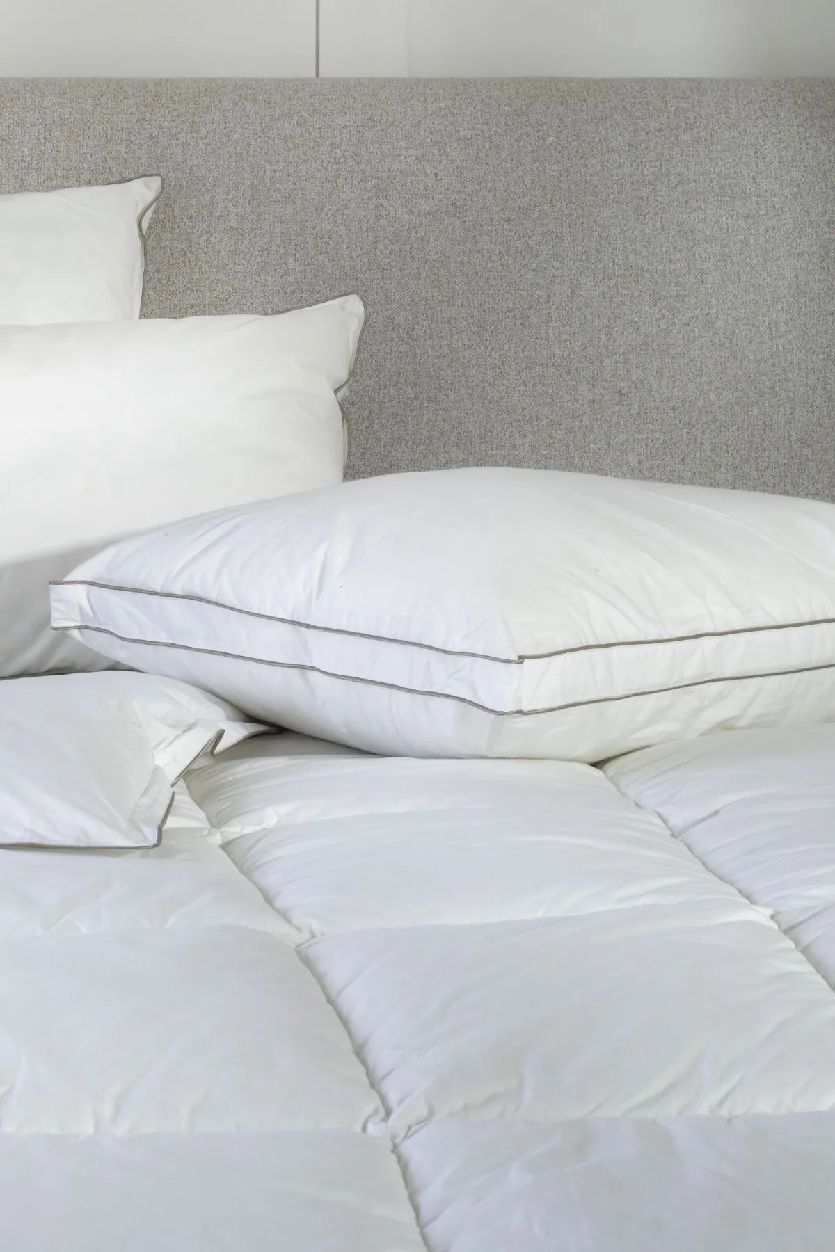 Soak&Sleep Soft As Down Microfibre Standard Pillow - Medium/Firm in White