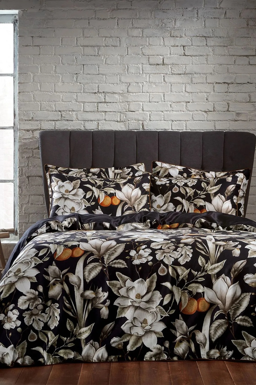 Edinburgh Weavers Lavish 200 Thread Count Floral Piped Cotton Sateen Duvet Cover Set in Black