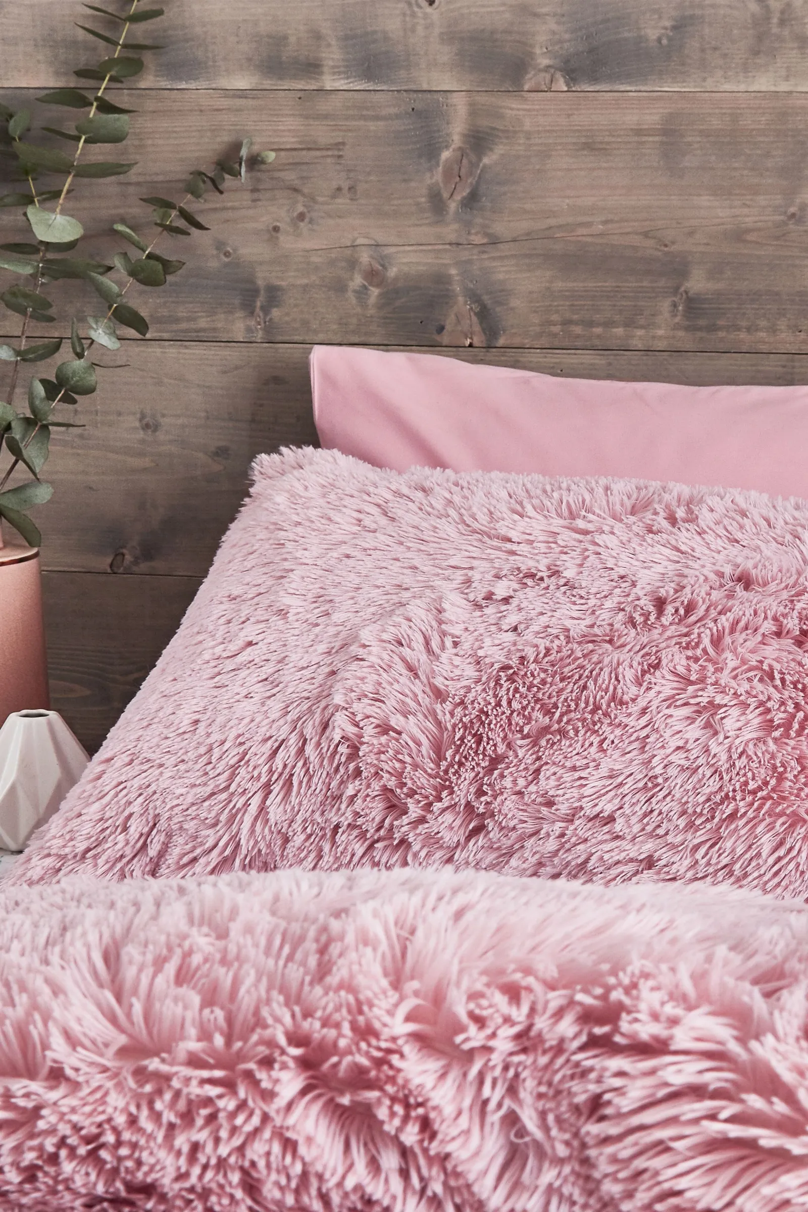 Catherine Lansfield 'Cuddly' Faux Fur Duvet Set in Pink 2