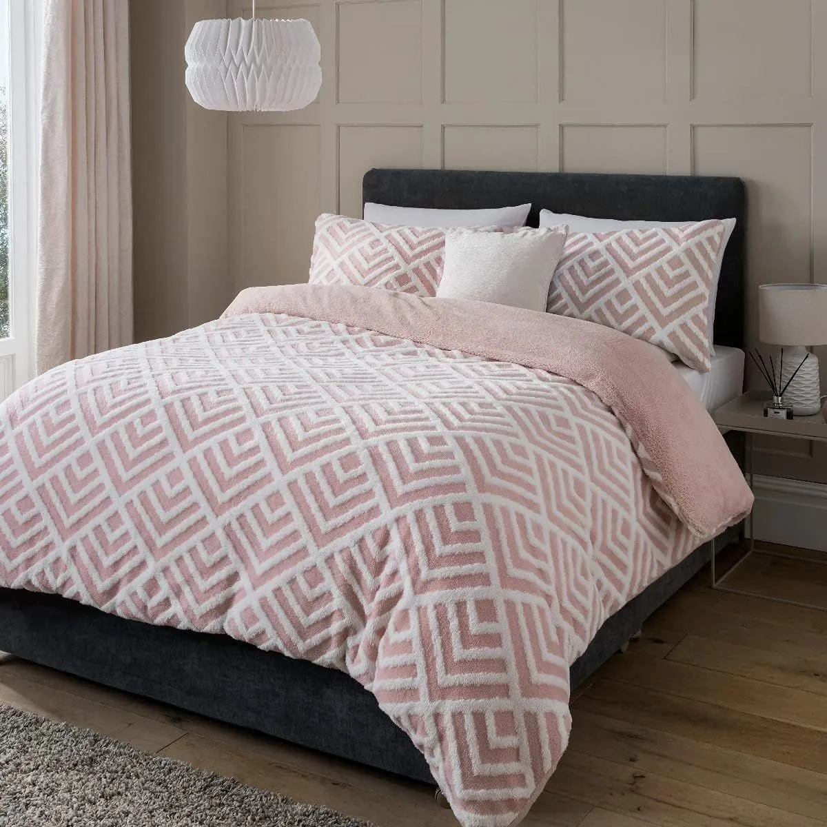 Smart Living Luxurious Geometric Jacquard Fleece Duvet Cover with Pillowcases in Pink 3