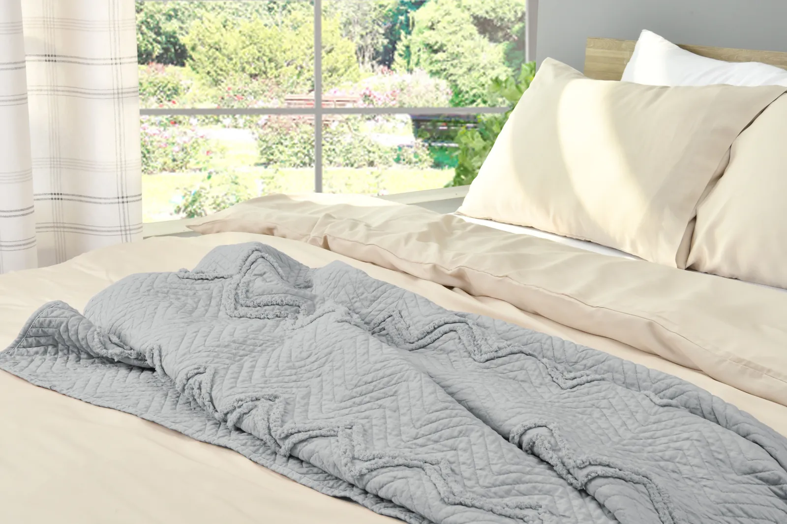 Smart Living Luxurious Zig-Zag Polyester Bedspread - Soft, Stylish, & Durable in Grey 4
