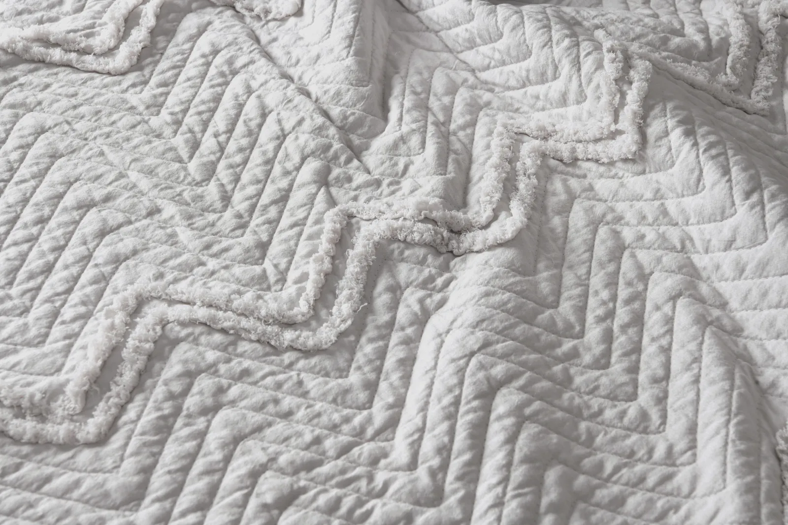 Smart Living Luxurious Zig-Zag Polyester Bedspread - Soft, Stylish, & Durable in Natural 6