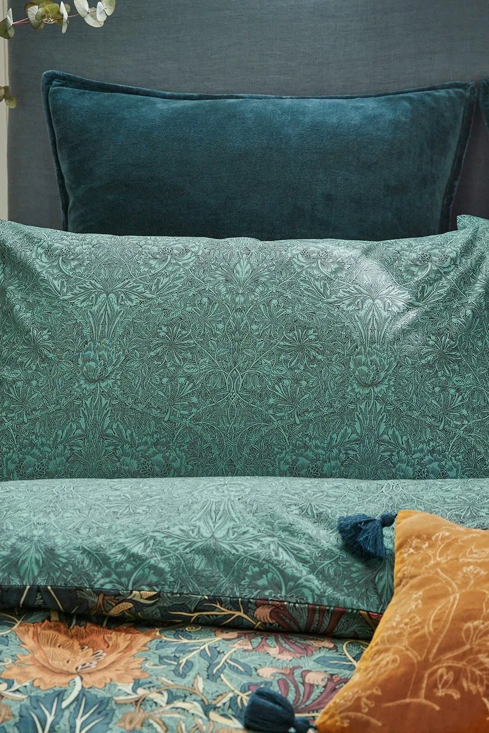 Morris & Co 'Honeysuckle & Tulip' Standard Pillowcase Pair in Teal 2