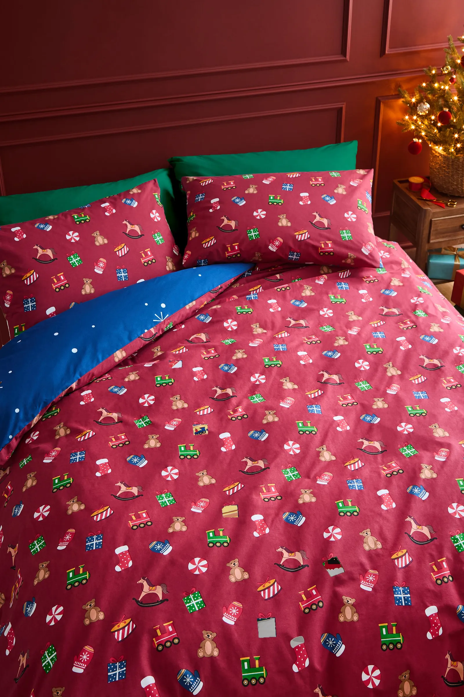 Catherine Lansfield 'Christmas Santa's Workshop' Reversible Duvet Cover Set in Navy 2