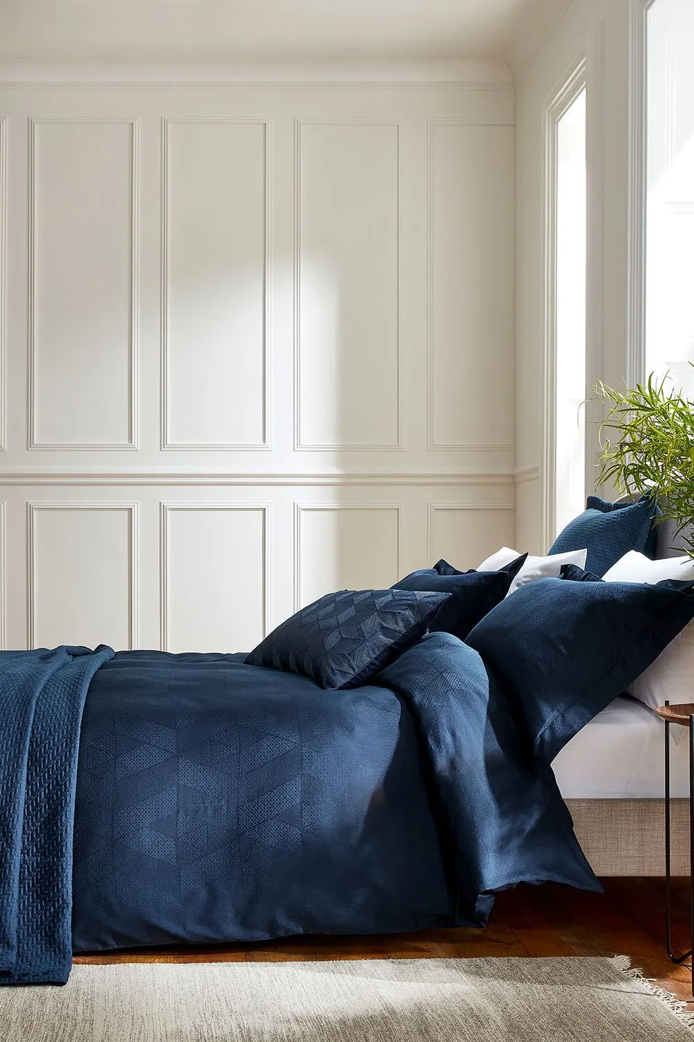 1951 'Osaka' Cotton Oxford Pillowcase in Midnight 3