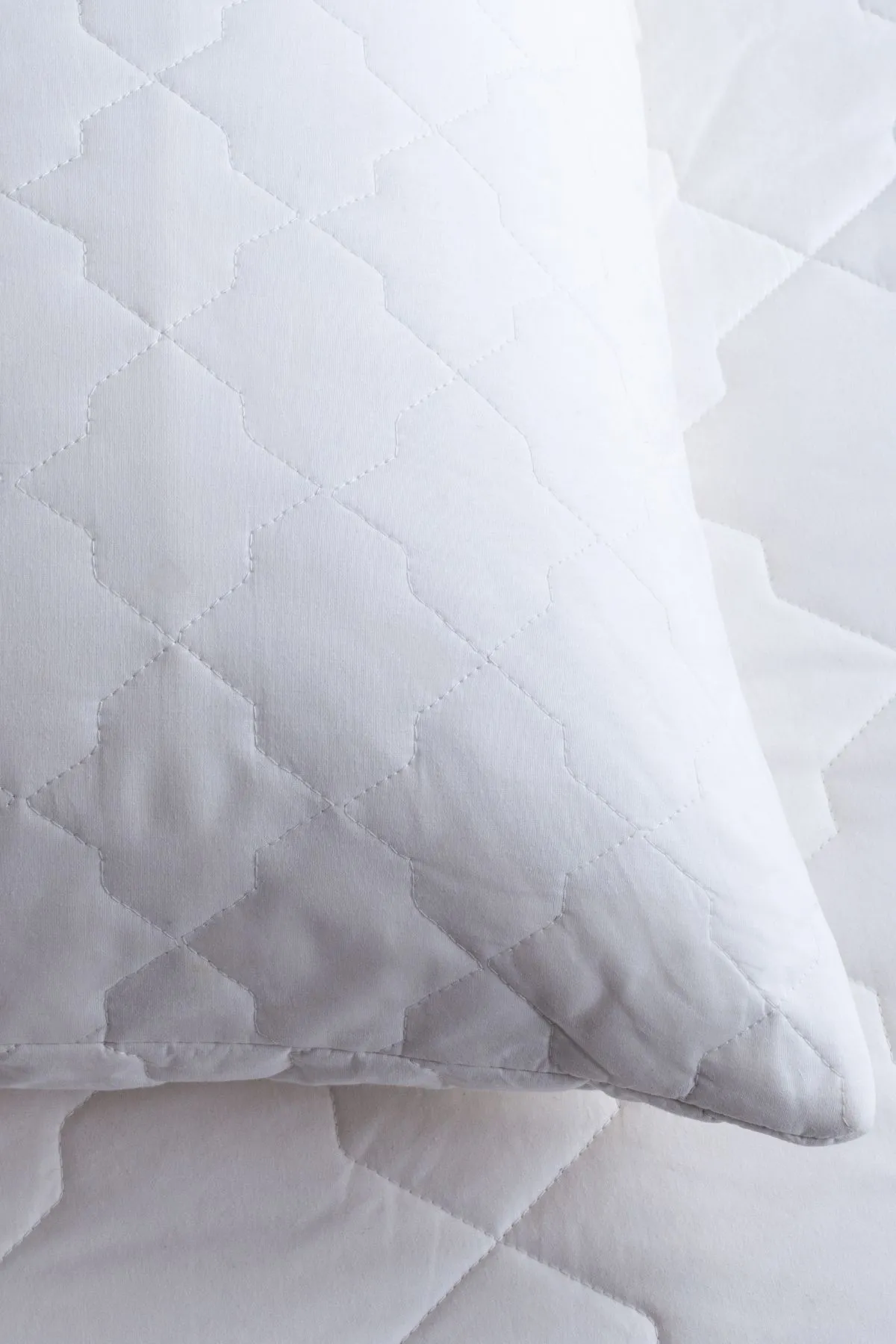 Soak&Sleep Quilted Cotton Mattress Protector in White