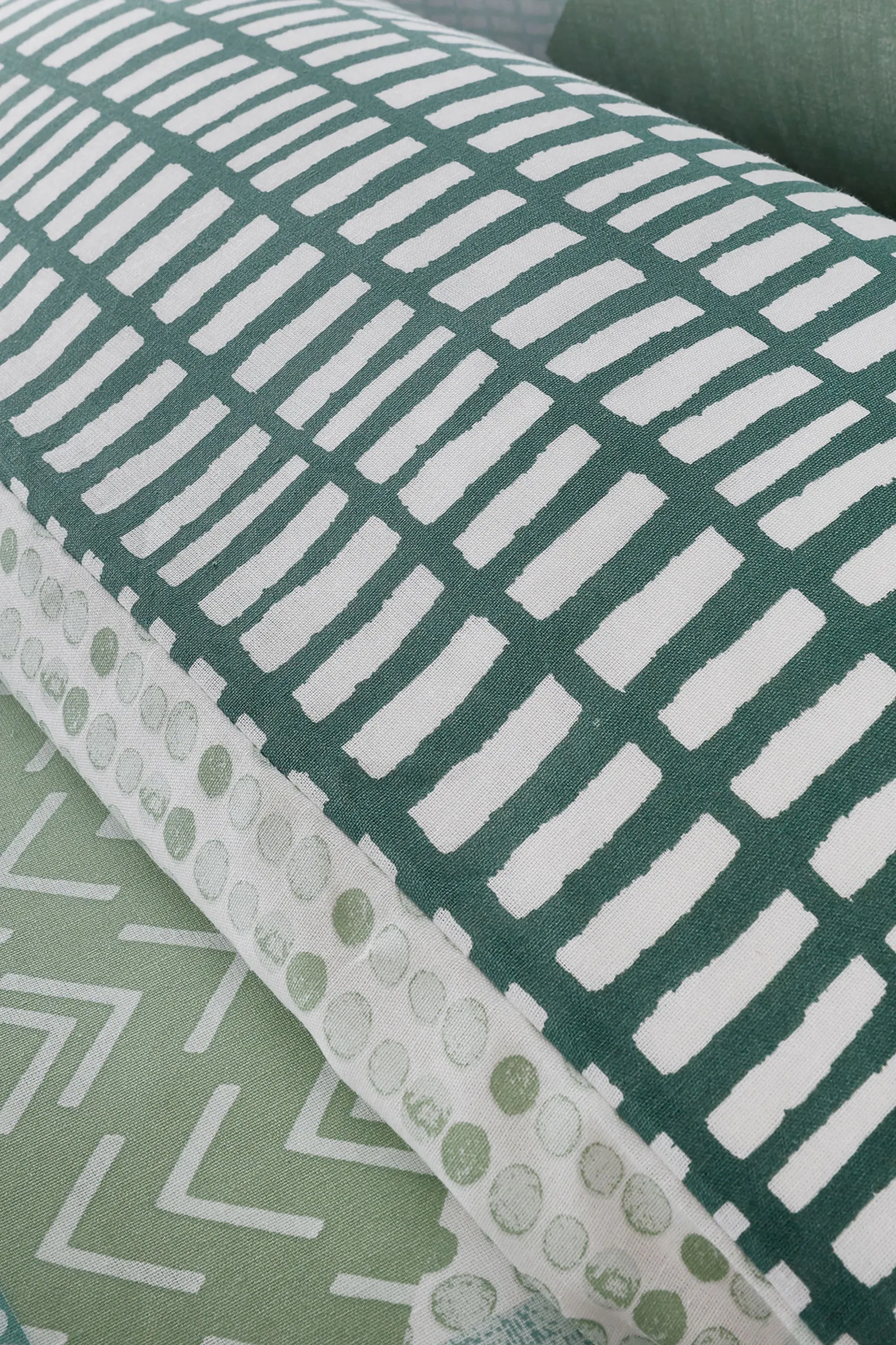 Catherine Lansfield 'Larsson Geo' Duvet Set in Green 3