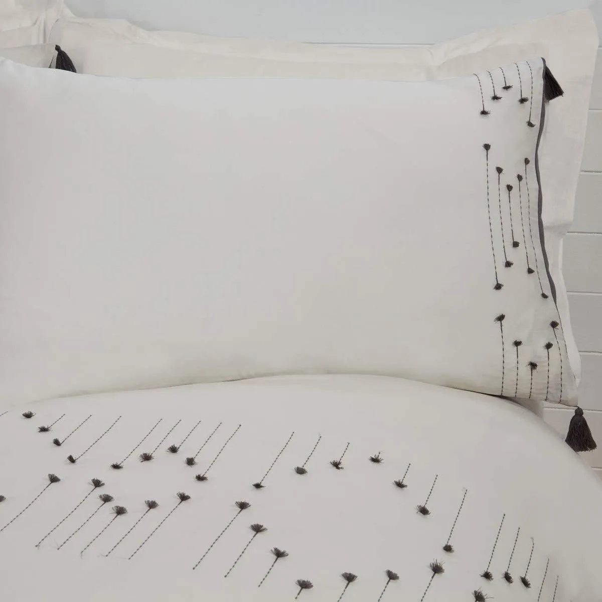 Smart Living Luxury Hotel Quality Boho Embroidered Tassels Duvet Cover with Pillowcases 2