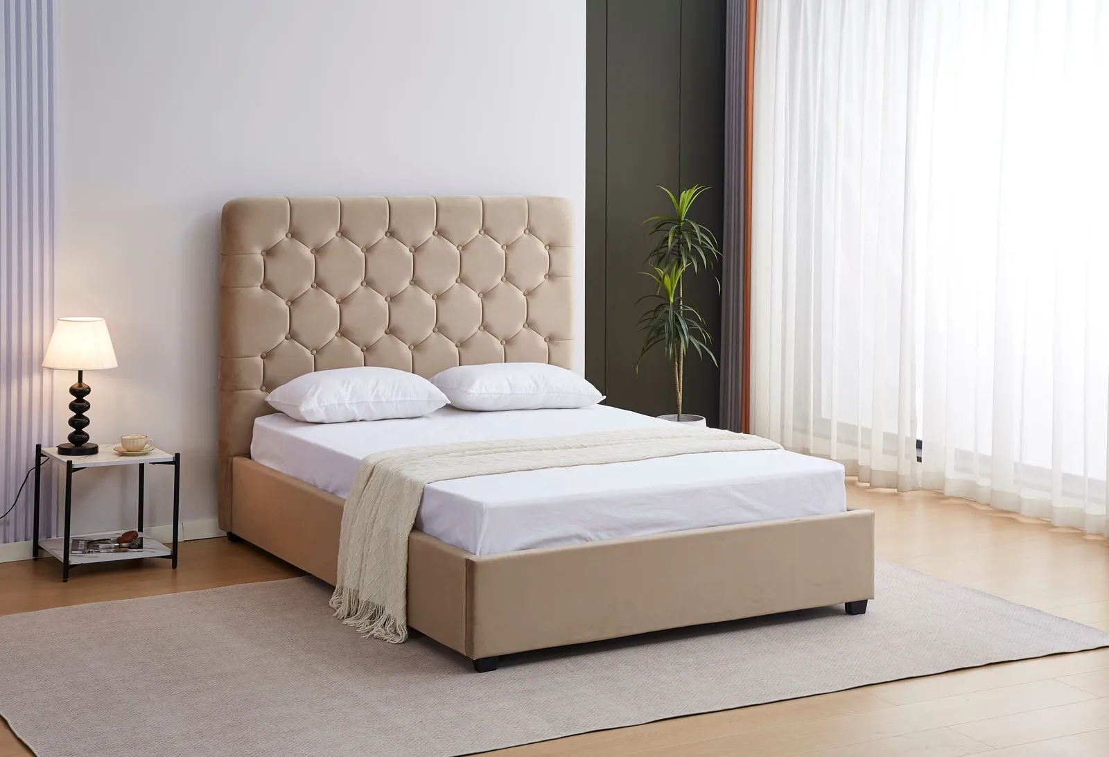 Seconique Madison 5' Bed (King) in Fawn 1