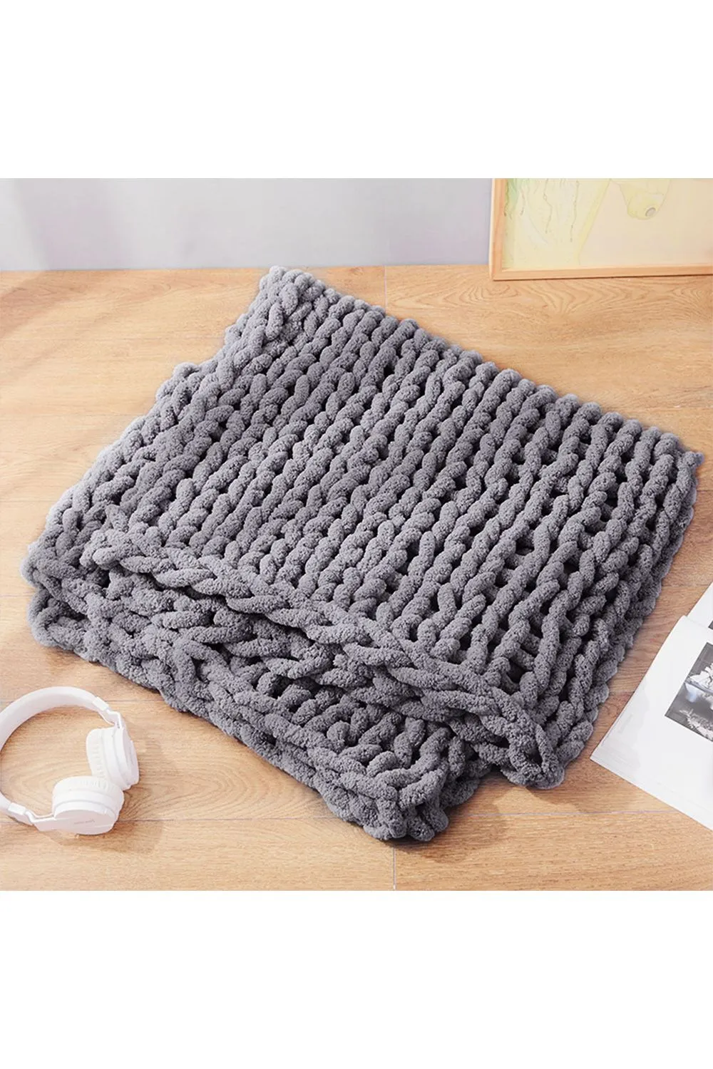 Living and Home Chunky Knit Blanket Throw 100% Hand Knit Chenille Chunky Throw Blanket for Couch 60 x 60cm in Dark Grey