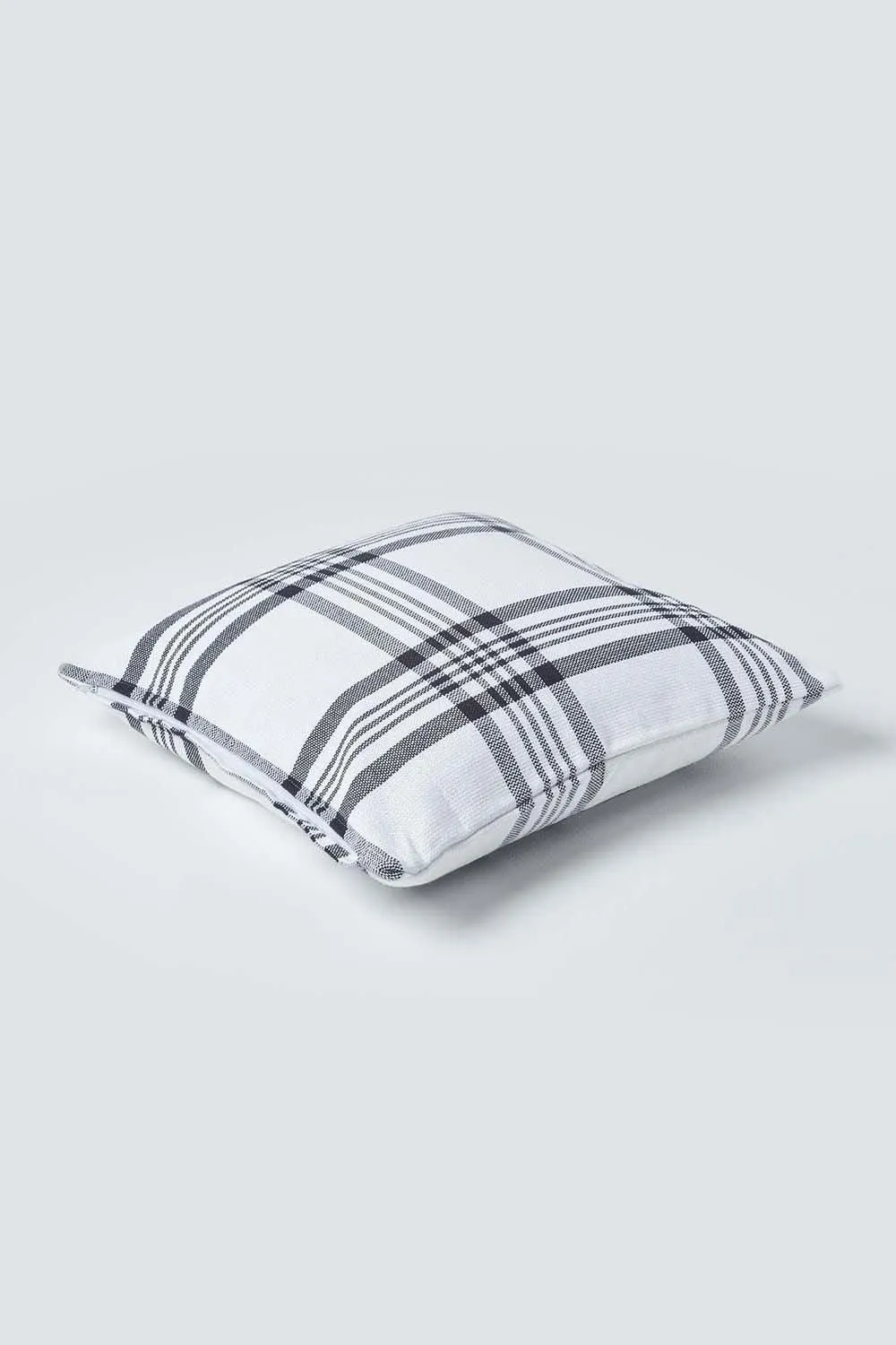 Homescapes Tartan Pattern Cushion Cover in White 3