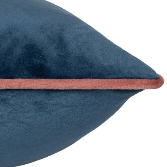Furn. Square Cushion 4