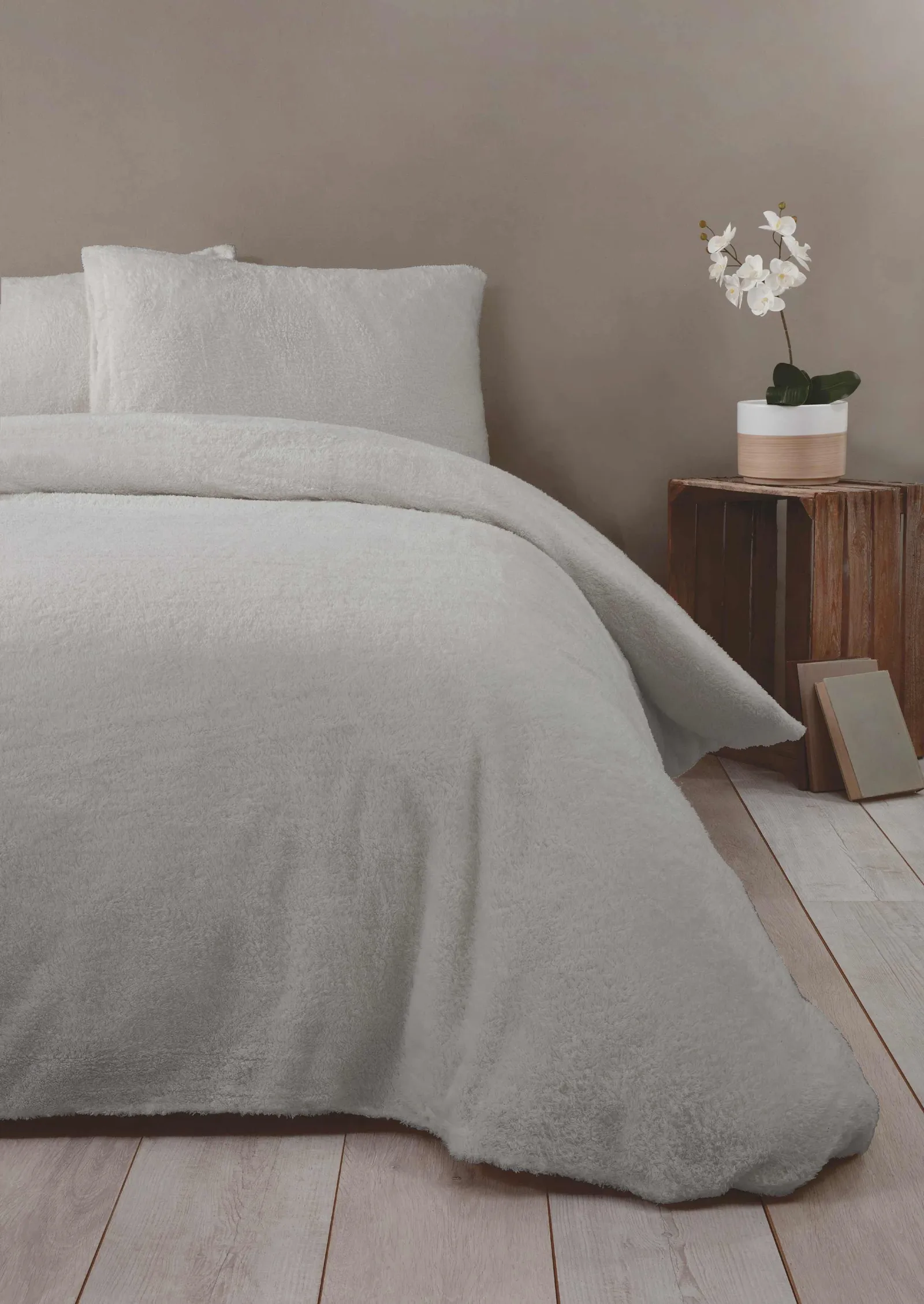 Rapport Home Teddy Fleece Polyester Duvet Cover Set With Pillowcase in Silver 1