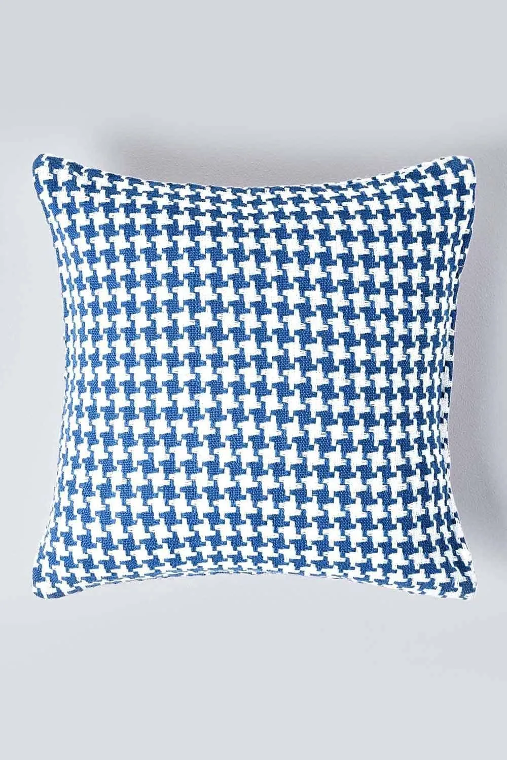 Homescapes Houndstooth 100% Cotton Cushion Cover in Blue