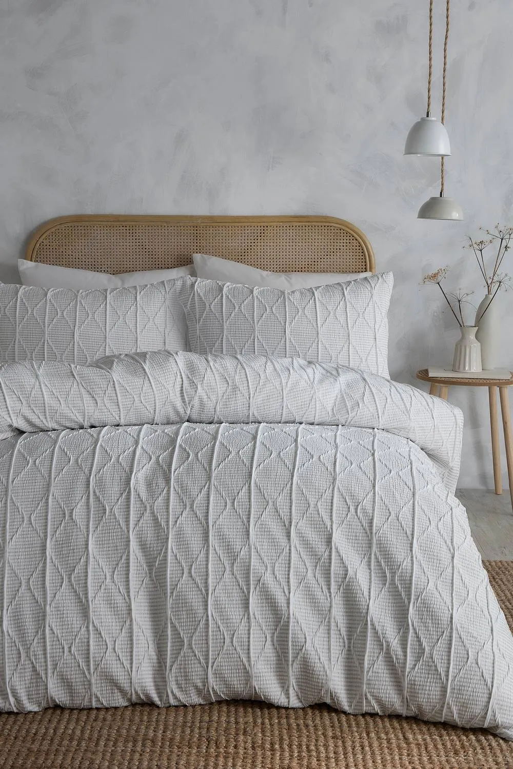 Serene 'Crinkle Stripe' Textured Duvet Cover Set in White