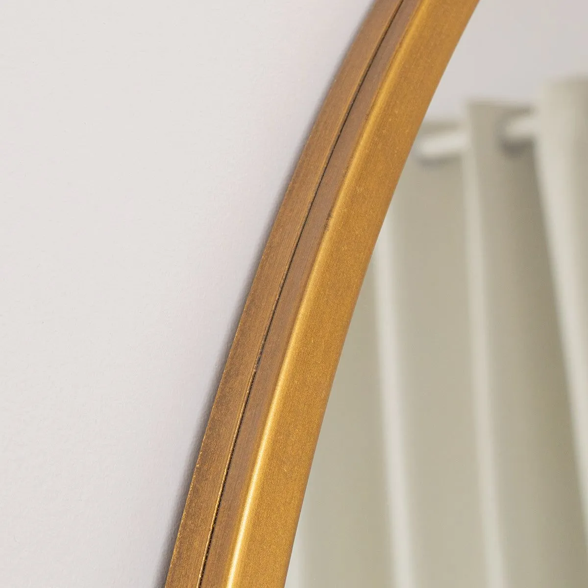 Melody Maison Extra Large Round Gold Wall Mirror 120cm X 120cm (1.2 M X 1.2 M) in Metallic Gold 6